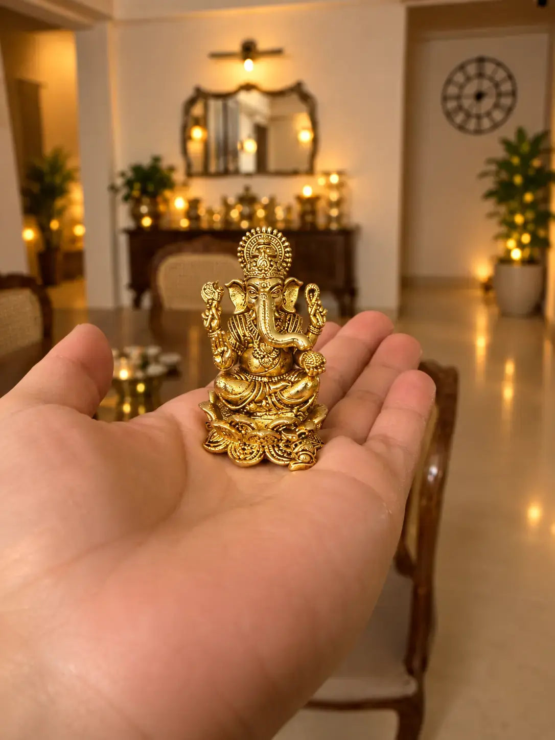 brass-ganesha-2in-inhand-living-2